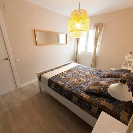 - Beachside - Free Parking - Limited Size Car Apartment Lloret de Mar