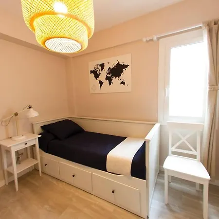 - Beachside - Free Parking - Limited Size Car * Lloret de Mar