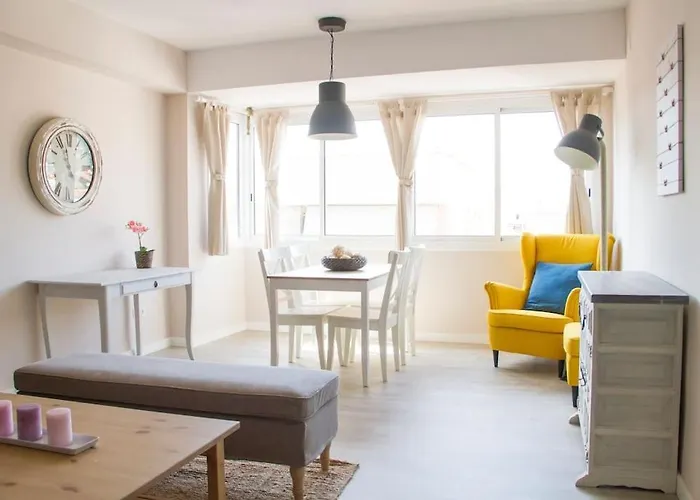 - Beachside - Free Parking - Limited Size Car * Lloret de Mar