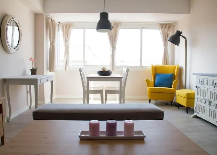 - Beachside - Free Parking - Limited Size Car * Lloret de Mar