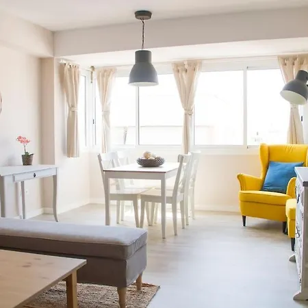 - Beachside - Free Parking - Limited Size Car * Lloret de Mar