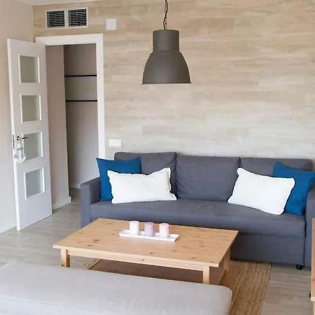 - Beachside - Free Parking - Limited Size Car