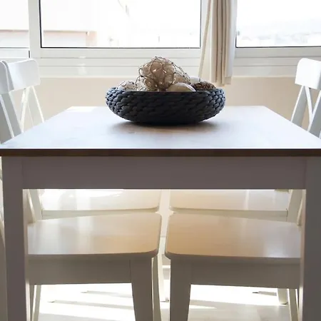 - Beachside - Free Parking - Limited Size Car