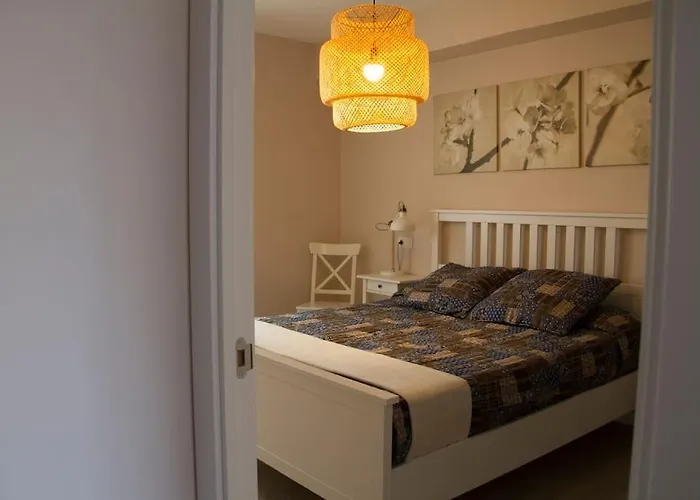 - Beachside - Free Parking - Limited Size Car *