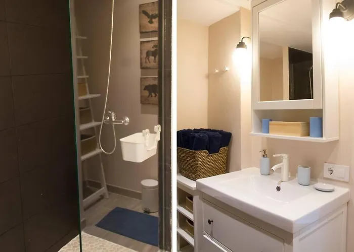 - Beachside - Free Parking - Limited Size Car Apartamento