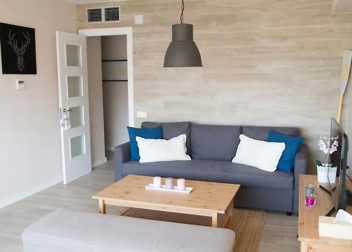 - Beachside - Free Parking - Limited Size Car