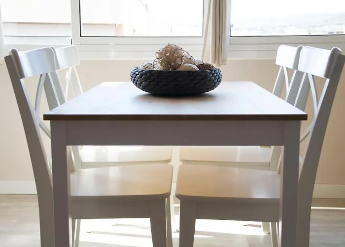 - Beachside - Free Parking - Limited Size Car